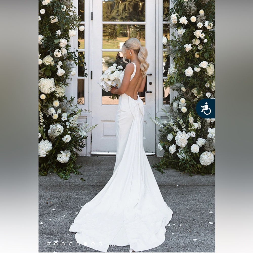 Brand new, in box. Never worn grace loves lace wedding dress MARTINI with veil